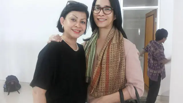 Oscar Lawalata Siap Bawa Kain Nusantara Go Internasional
