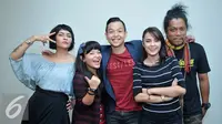 Para pendukung film Ngenest di antaranya Ernest Prakasa, Amel Carla, Arie Kriting, Ade Sechan dan Anggie Ang. [Foto: Gempur Muhammad Surya/Liputan6.com]