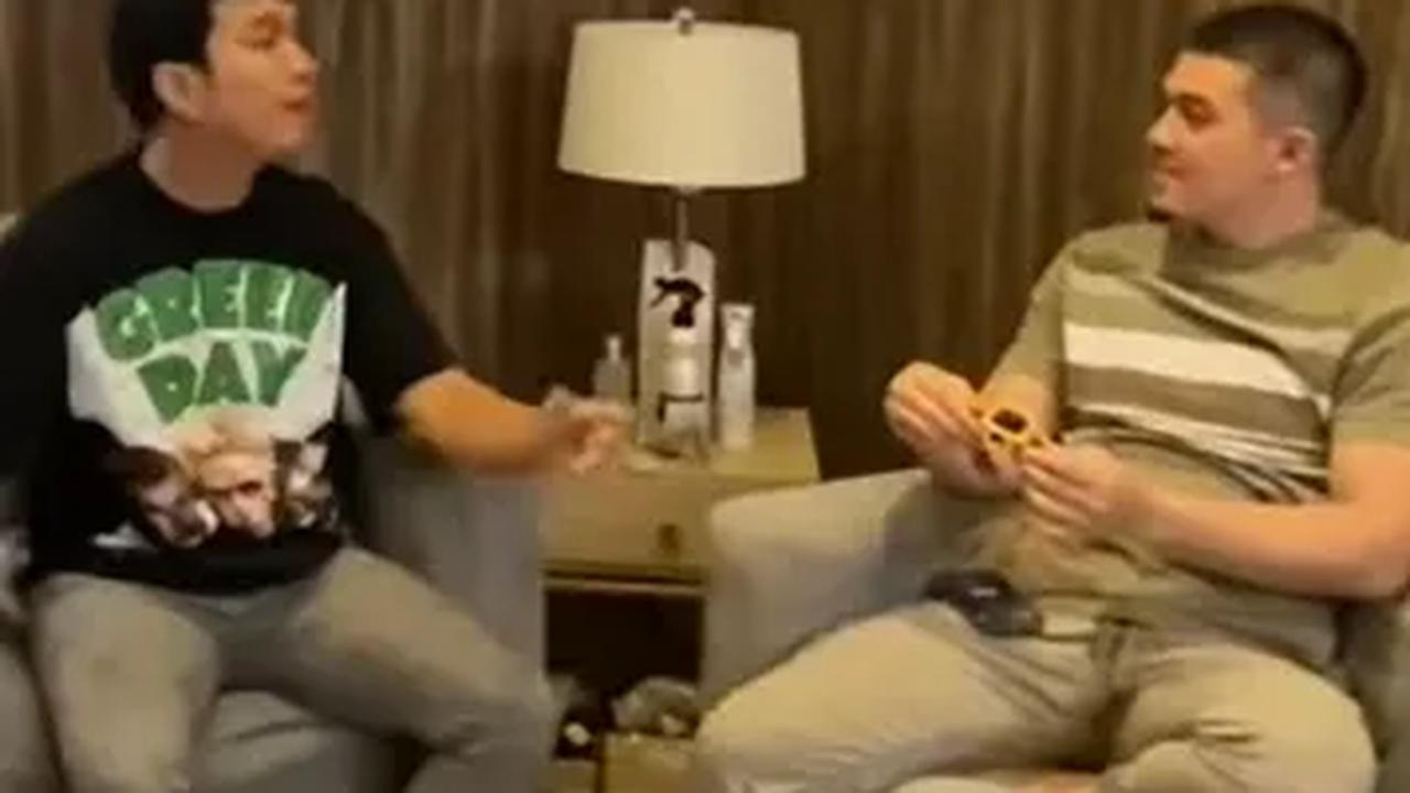 Sebelum Ketemu dengan Sahabat Lama Irwansyah dan Teuku Wisnu, Aldi Taher Salat Terlebih Dahulu