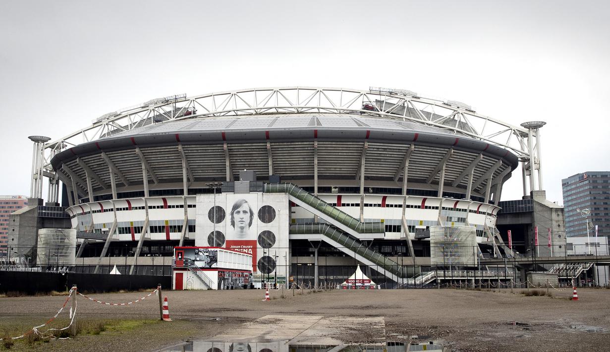 Penggantian nama stadion dari Amsterdam ArenA menjadi Johan Cruyff ArenA resmi dimulai pada awal musim 2018/2019 setelah peluncuran logo baru stadion pada 25 April 2018 yang bertepatan dengan tanggal kelahiran sang legenda. (AFP/Pieter Stam de Jonge/ANP)