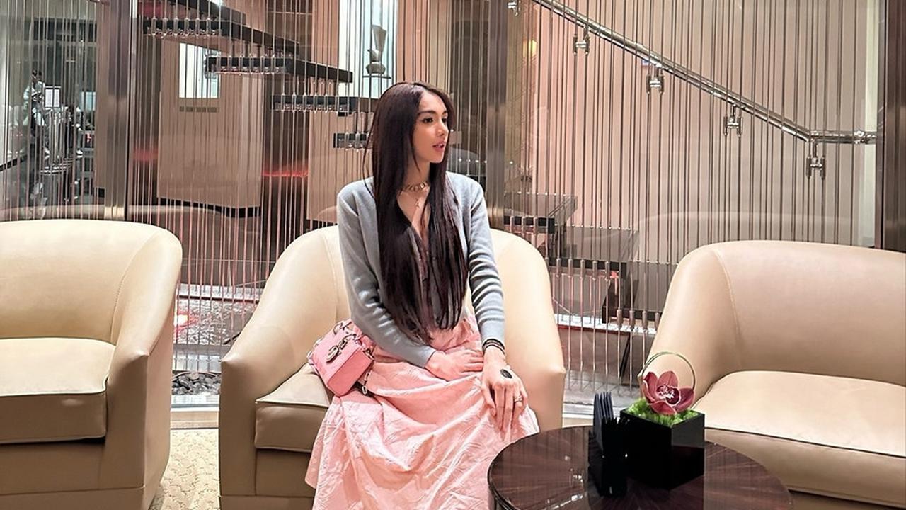 Disebut Banyak Orang Sebagai Artis Hot