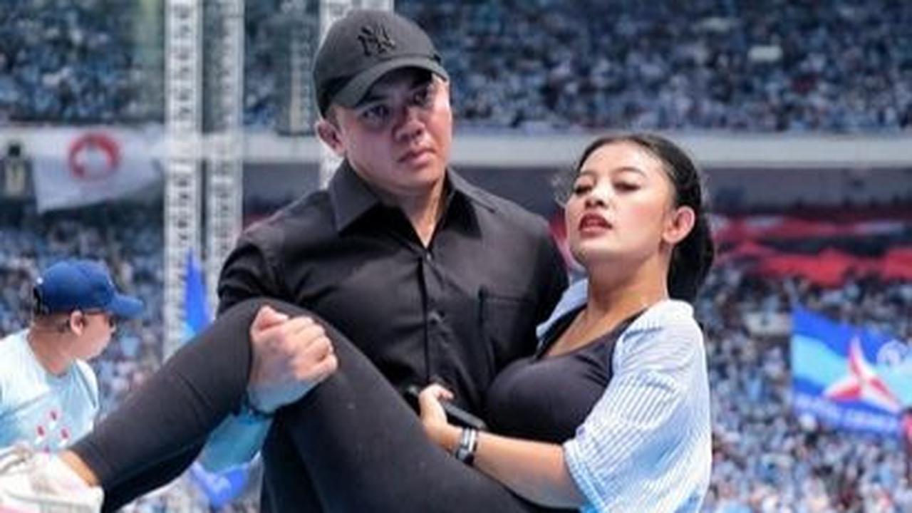 Aksi Mayor Teddy Gendong Wanita Pingsan Viral