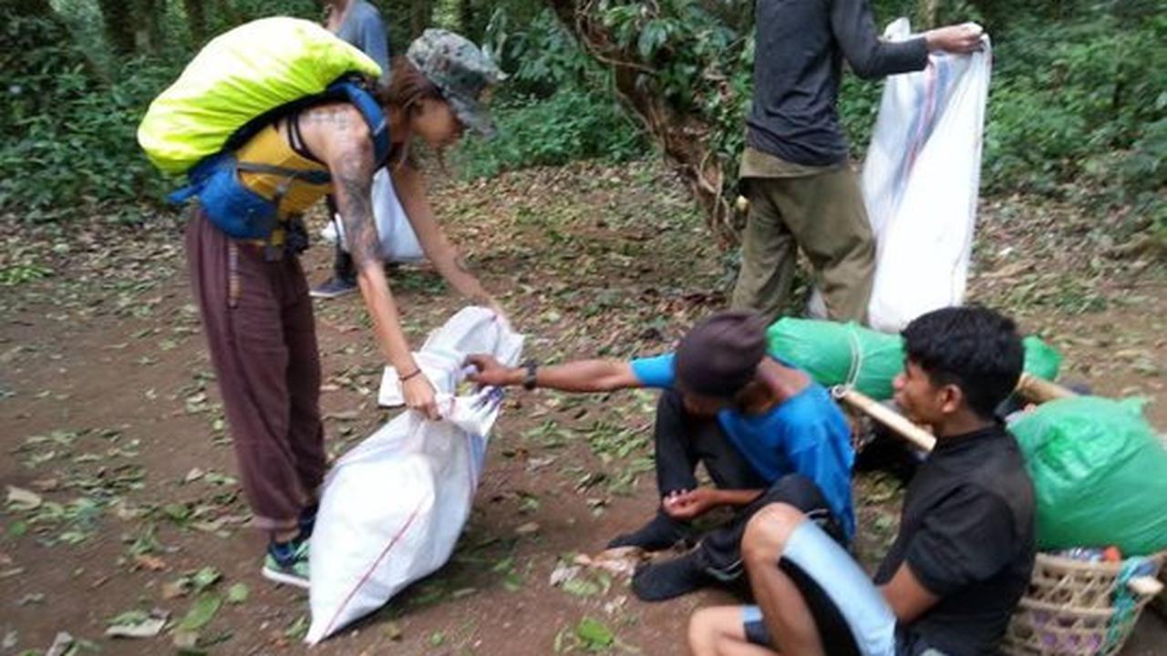 Pendaki Indonesia harus malu lihat bule bersih-bersih Gunung Rinjani