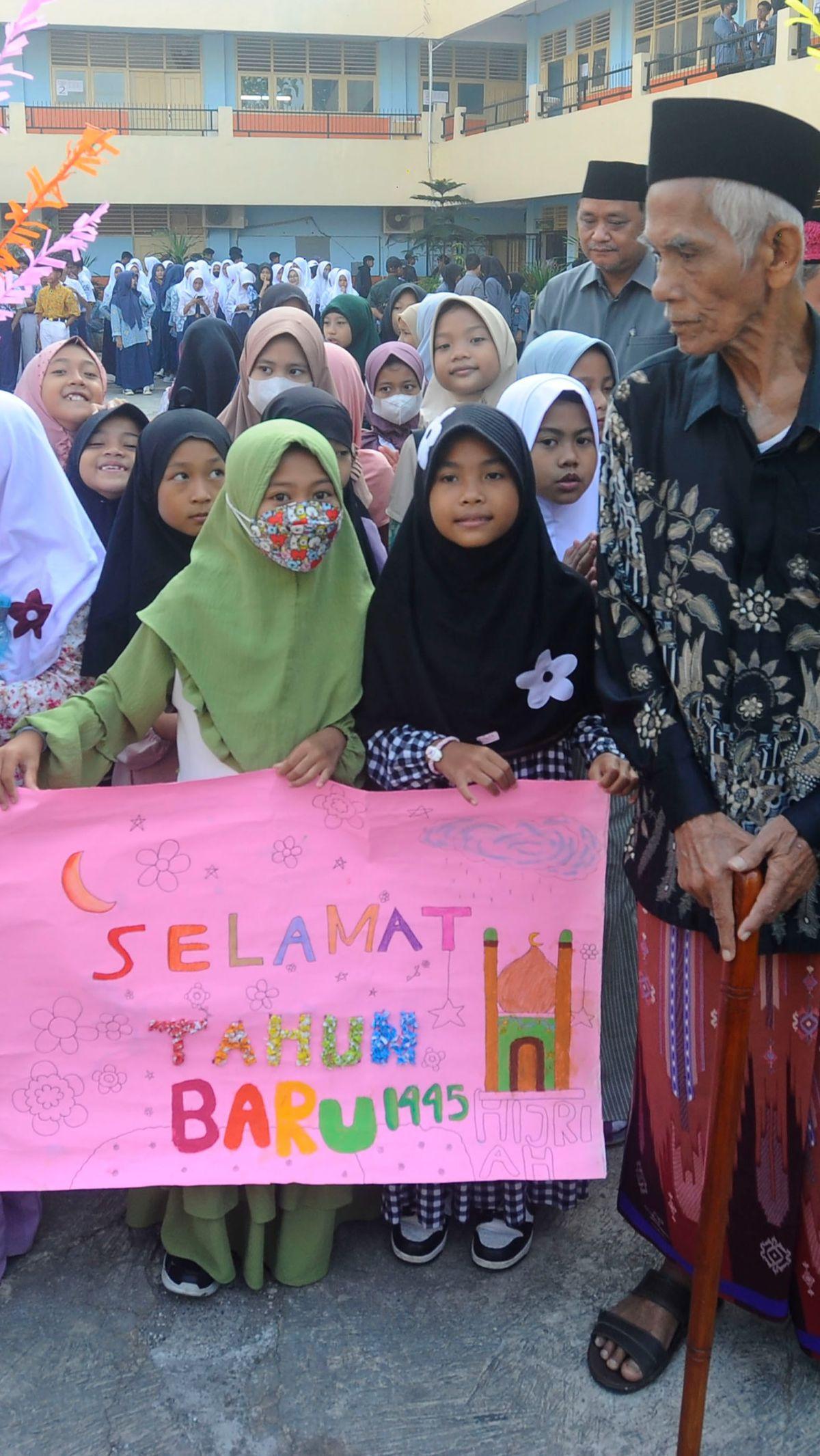 Pawai yang dilakukan siswa SDI Al Hidayah Cinere ini dilakukan melewati rute sejauh 4 km.