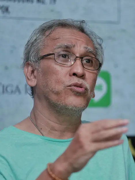 Iwan Fals Film Sabtu Bersama Bapak Gue Banget News Entertainment Fimela Com