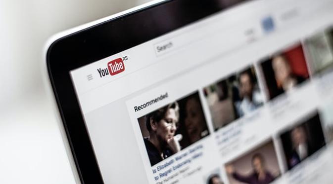 Ilustrasi Youtube (Photo by NordWood Themes on Unsplash)
