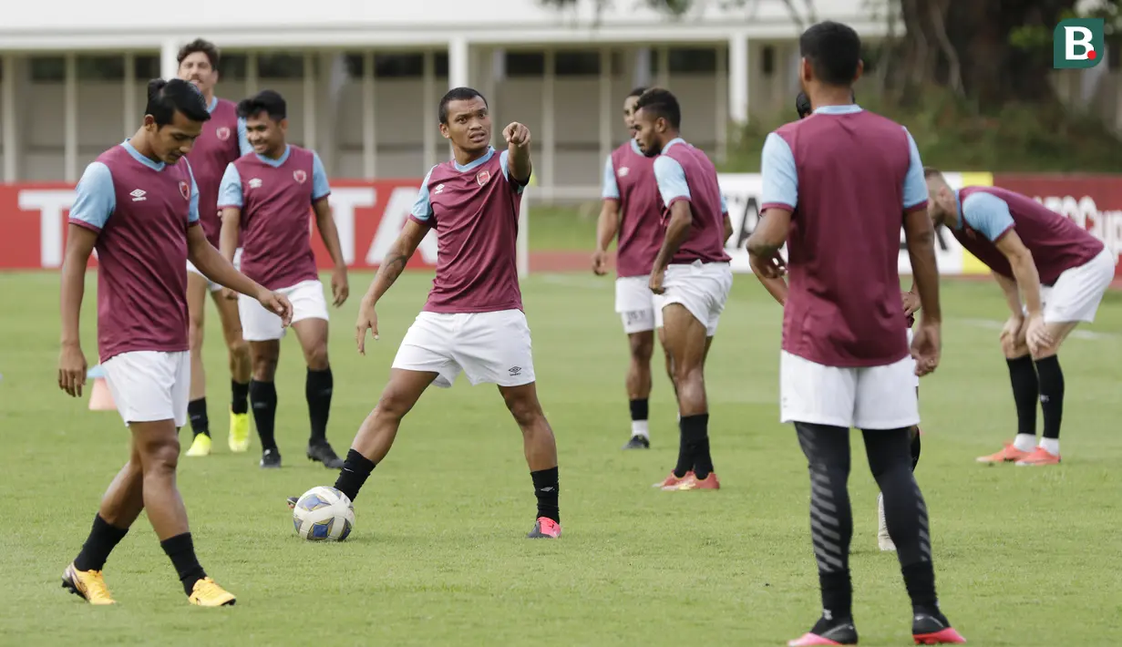 Pemain PSM Makassar, Ferdinand Sinaga, saat sesi latihan jelang laga Piala AFC di Stadion Madya, Jakarta, (9/3/2020). PSM Makassar akan berhadapan dengan Kaya FC. (Bola.com/M Iqbal Ichsan)