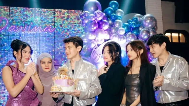 Saudara Kembar Davina Karamoy
