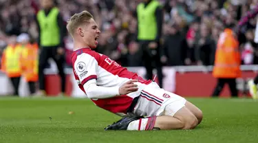 Gelandang Arsenal, Emile Smith Rowe berseleberasi usai mencetak gol ke gawang Watford pada pertandingan lanjutan Liga Inggris di Stadion Emirates, London, Minggu (17/11/2021). Arsenal menang tipis atas Watford 1-0. (John Walton/PA via AP)