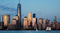 Dalam foto 7 Juni 2018 ini, One World Trade Center termasuk 3 World Trade Centre dansebuah gedung perkantoran berlantai 80 di New York, Amerika Serikat. (Foto AP / Mark Lennihan)