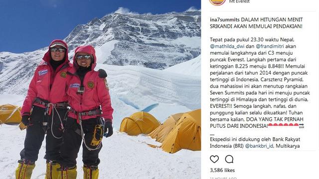 Kibarkan Bendera Merah Putih 2 Pendaki Perempuan Indonesia Sukses Capai Puncak Everest Health Liputan6 Com