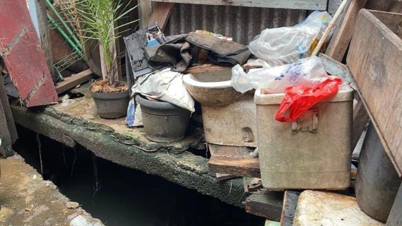 Tahukah Anda? Warga Masih BABS, Pemkot Jakbar Bangun Dua Toilet Komunal di Palmerah