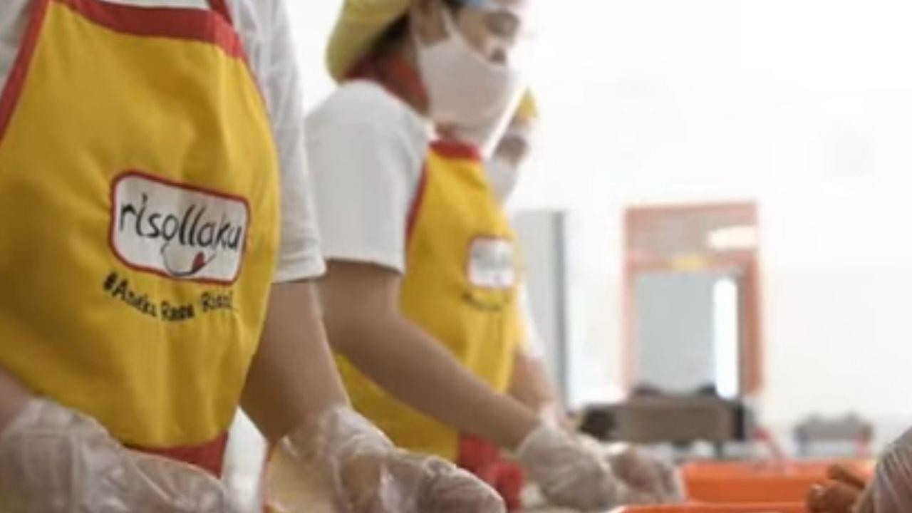 Nisa pun beberapa kali kesulitan berjualan di pasar kaget. Dia pun berpandangan, jika lebih baik berjualan di rumah. Beruntungnya, setiap hari Nisa mendapat pesanan risol.&nbsp;