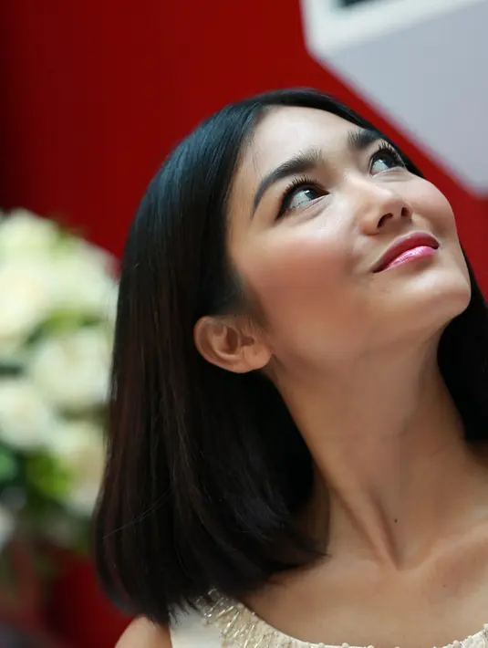Perjuangan menjadi model cukup berat karena ia termasuk orang yang introvert dan cenderung pemalu, sementara profesi sebagai model menuntutnya untuk tampil percaya diri di depan kamera. (Deki Prayoga/Bintang.com)
