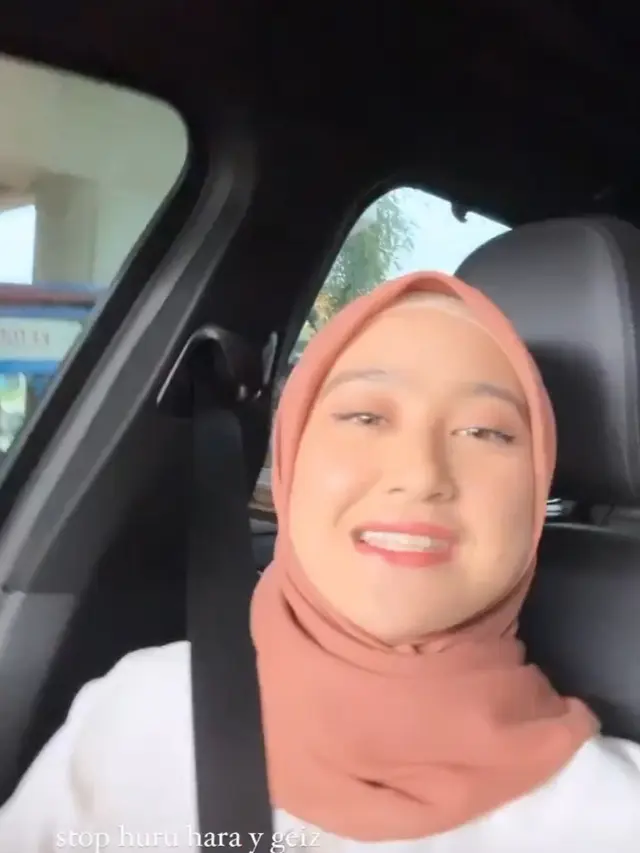Salshabilla Adriani bagikan momen kompak dengan Syifa Hadju di lokasi syuting sinetron Bidadari Surgamu (Foto: instagram salshabillaadr/syifahadju)