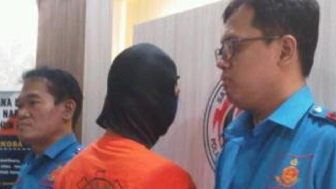 Artis Eza Gionino dibekuk saat asyik pakai sabu