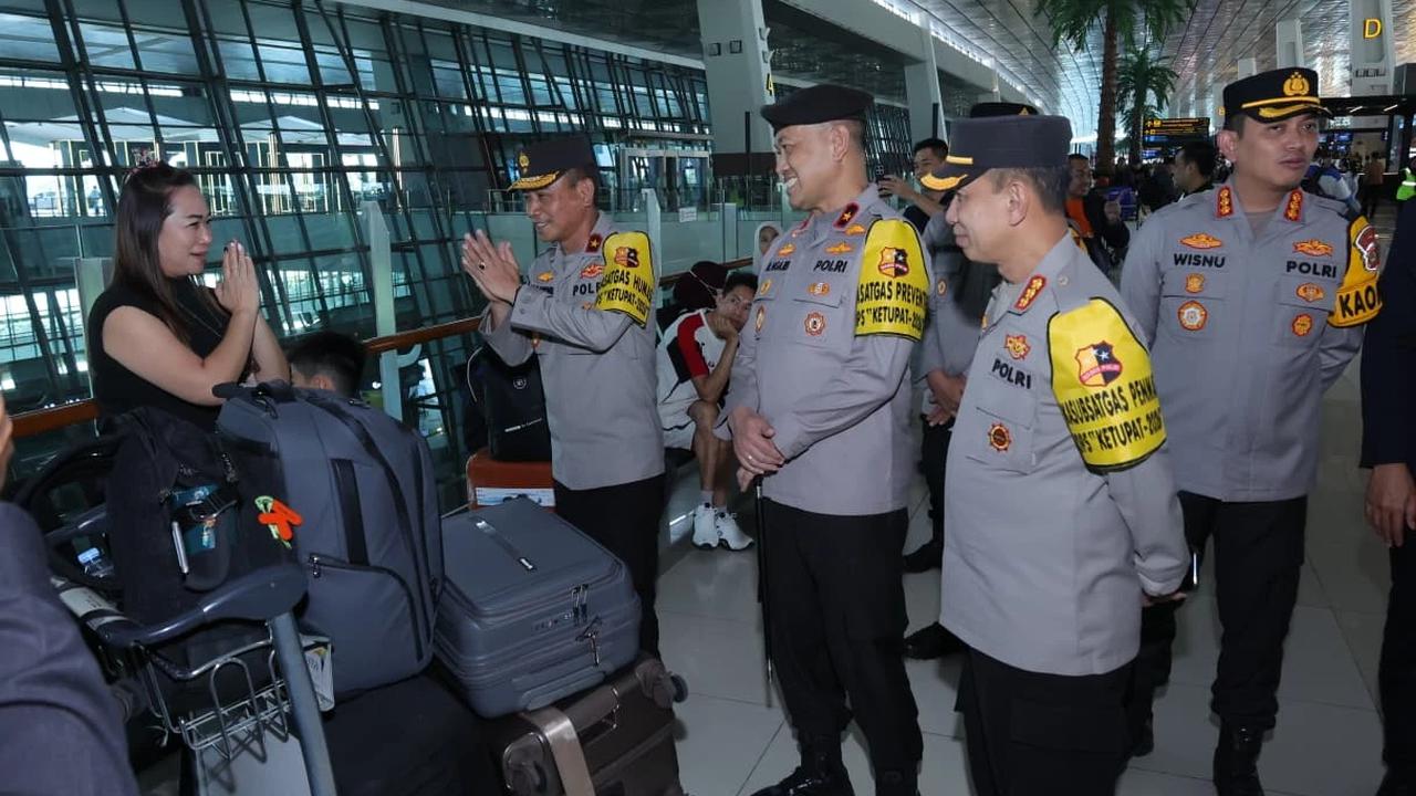 Arus Mudik di Bandara Soekarno-Hatta Lancar, Polri Pastikan Pelayanan Optimal