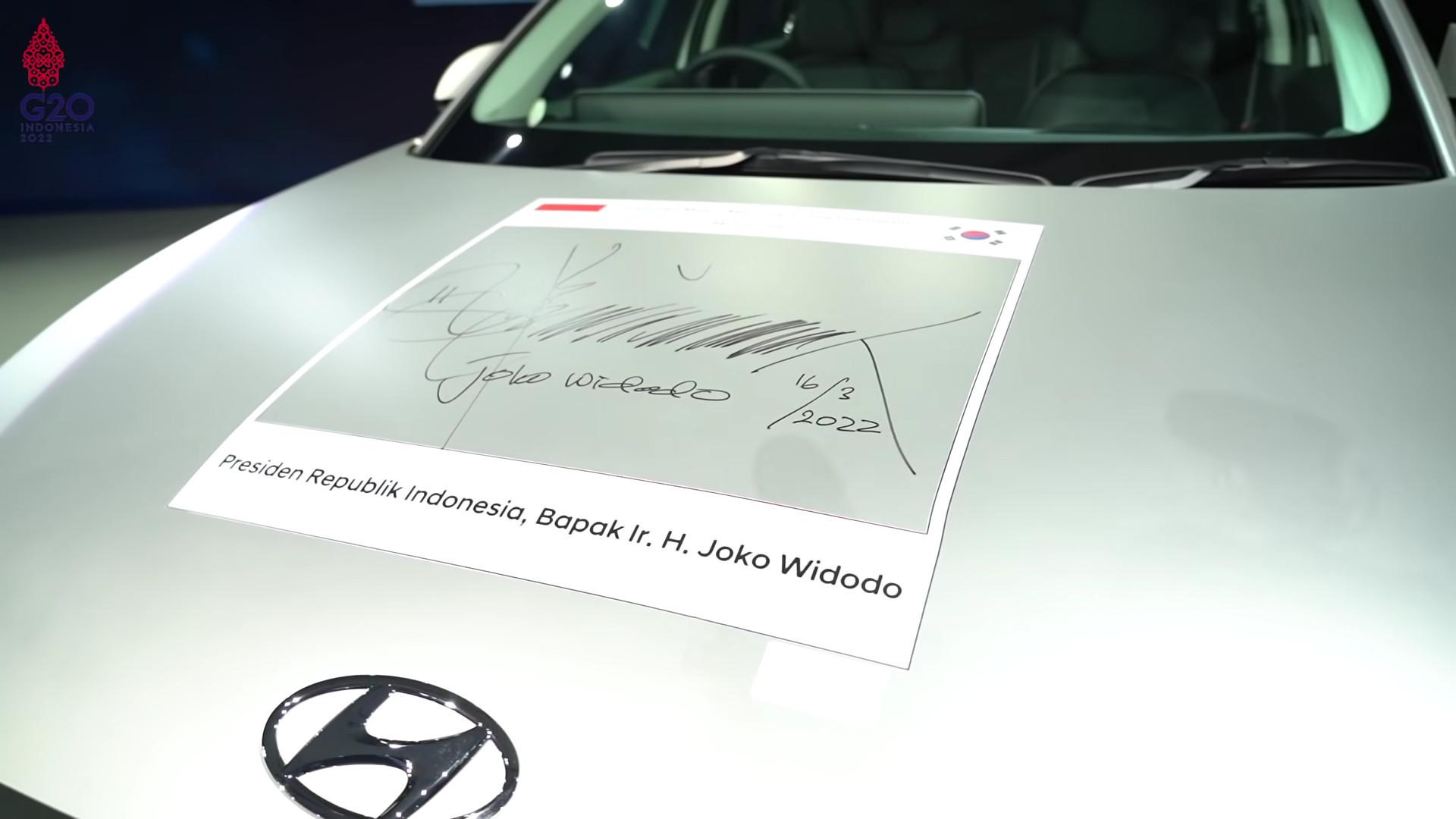 Tanda Tangan Presiden Republik Indonesia, Joko Widodo mendadakan peluncuran Hyundai IONIQ 5 buatan Indonesia (YouTube/Sekretariat Presiden)
