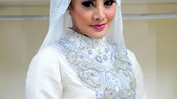 Jelang Ramadan, Cici Paramida akan meluncurkan sebuah album reliji bertajuk ‘Selawatan’”, Jakarta, Senin, (15/6/2015).  Cici terlihat mempesona dengan balutan busana bernuansa putih. (Liputan6.com/Faisal R Syam)