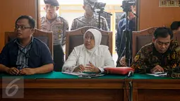 Tim Pengacara KPK menghadiri sidang putusan praperadilan OC Kaligis di Pengadilan Negeri (PN) Jaksel, Senin (24/8). Hakim PN Jaksel menggugurkan permohonan praperadilan yang diajukan terdakwa kasus suap PTUN Medan itu. (Liputan6.com/Yoppy Renato)