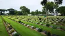 Pemakaman Perang Kanchanaburi, lokasi pemakaman bagi sekitar 7.000 tahanan perang, di Kanchanaburi, Thailand pada 19 Agustus 2020. Puluhan ribu orang tewas selama proses pembangunan, sehingga jalur sepanjang 415 km itu dikenal dengan nama "Death Railway" (Jalur Kereta Kematian). (Xinhua/Ren Qian)