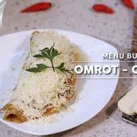 Omrot-Omlet Roti, menu untuk berbuka puasa. (Fotografer: Adrian Putra, Digital Imaging: Muhammad Iqbal Nurfajri/Bintang.com)