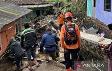 Longsor Puncak Bogor: 12 KK Mengungsi Akibat Drainase Meluap