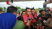 Executive GM Pertamina Patra Niaga Jawa Timur, Bali dan Nusa Tenggara (Jatimbalinus) Dwi Puja Ariestya memprediksi kenaikan konsumsi BBM selama momen Ramadan 2023, Jumat (14/4/2023). (Dian Kurniawan/Liputan6.com)