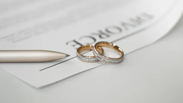 wanita november cerai