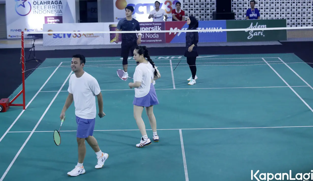 Raffi Ahmad dan Nagita atau kerap disapa Gigi tampil mengenakan kaos putih. Sedangkan Lesti dan suami mengenakan hitam dalam turnamen tersebut. [Foto: Bayu Herdianto/KapanLagi.com]