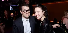 Jack Antonoff dan Margaret Qualley pada 2022. (Emma McIntyre / GETTY IMAGES NORTH AMERICA / Getty Images via AFP)