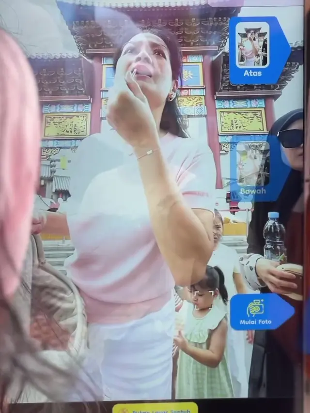 Dipuji Awet Muda, Ini 7 Momen Donna Harun Jalan-Jalan Bersama 4 Cucunya