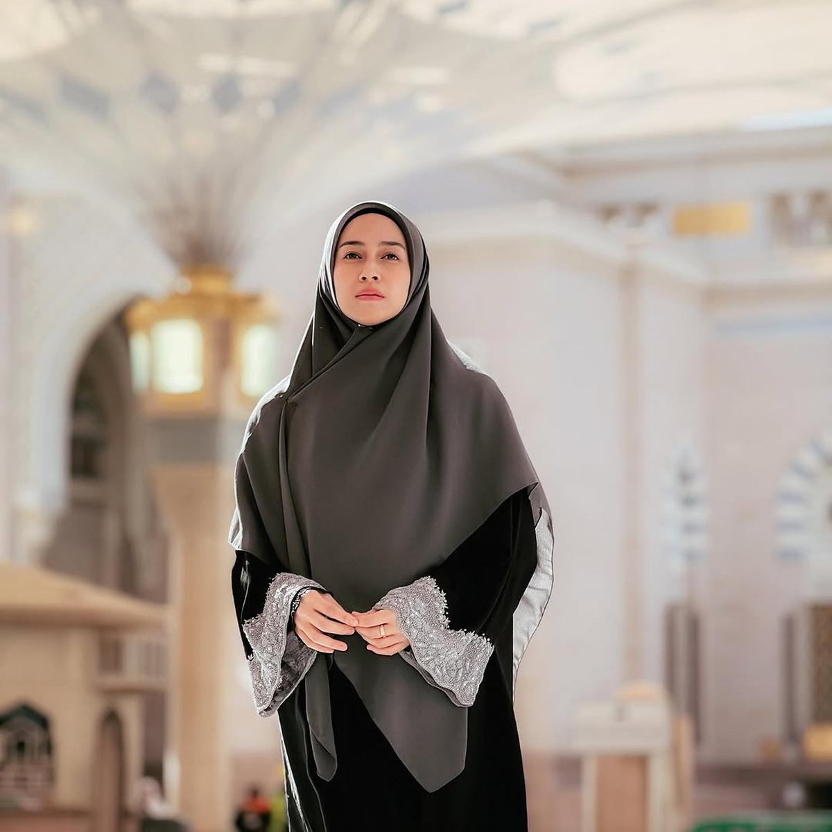 Nina Zatulini di Tanah Suci