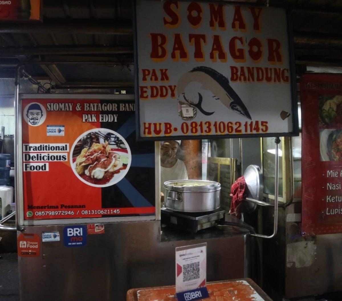"Terbantu untuk menabung karena mereka jarang pegang uang cash. Bapak senang istilahnya kita belajar menabung, ada yang mau tawaran pelanggan," tutup Eddy.<br>