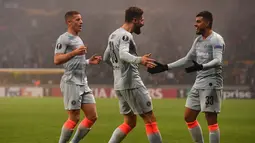 Oliver Giroud melakukan selebrasi usai mencetak gol ke gawang Bate Borisov di laga lanjutan Grup L Liga Europa 2018/19 yang berlangsung di Stadion Borisov Arena (9/11). Chelsea menang 1-0 (AFP/Kirill Kudrayavsev