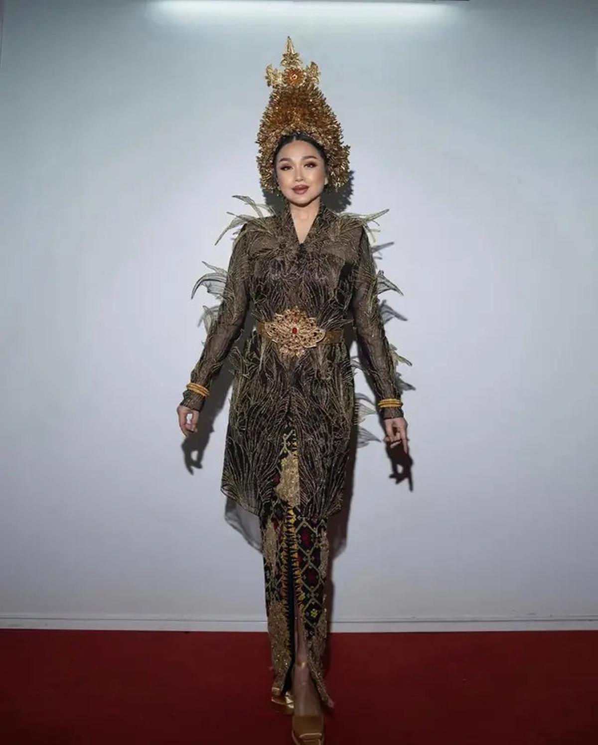 Potret Titi DJ saat Pakai Kebaya, Cantik dan Anggun di Usia Hampir 60 Tahun