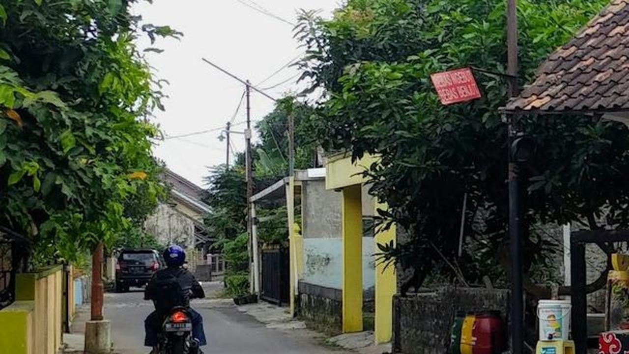 2. Berjalan-jalan Keliling Komplek<br>