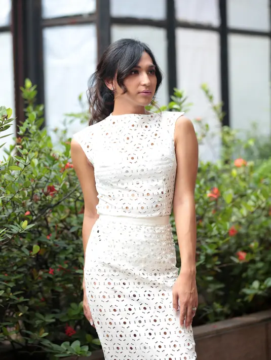 Bagi Dena Rachman, terserah orang mau berkomentar atau berpendapat seperti apa pun mengenai dirinya. Ia menganggap semua hal tersebut sebagai kritik yang membangun. (Andy Masela/Bintang.com))