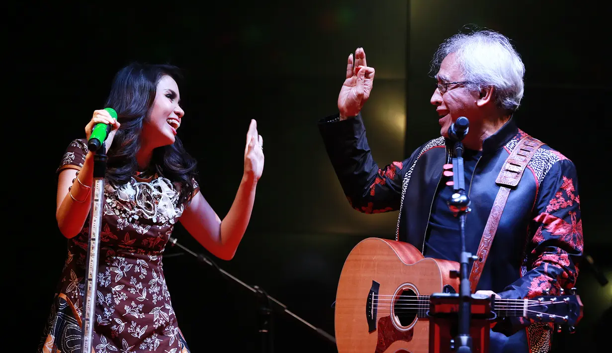Geisha berkesempatan membawakan hits single musisi legendaris Iwan Fals dengan lagu berjudul ‘Izinkan Aku Menyanyangimu’ dan satu lagu baru berjudul ‘Tak Seimbang’ dalam album ‘Satu’ dengan tema #SatuProject ini. (Deki Prayoga/Bintang.com)