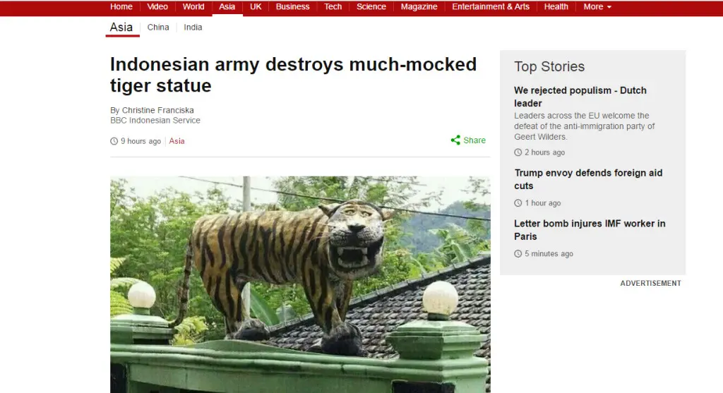 Patung macan nyengir juga jadi sorotan media asing (BBC)