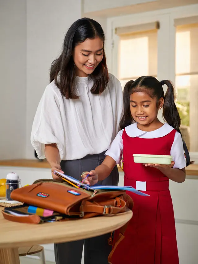Baju Ibu Antar Anak Sekolah