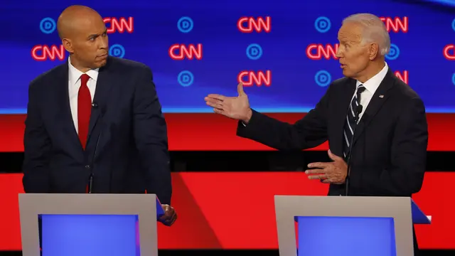 Mantan Wakil Presiden Joe Biden bersitegang dengan para pesaingnya dalam debat kandidat presiden dari Partai Demokrat pada Rabu 31 Juli malam. (AP)