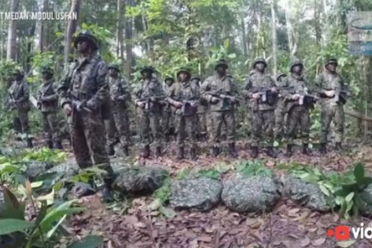 Bikin Haru, Meski Tengah Berperang, Tentara Tak Lupakan Salat