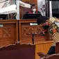 Tersangka kasus pembunuhan berencana Ferdy Sambo bersiap untuk jalani sidang di Pengadilan Negeri Jakarta Selatan, Senin (17/10/2022). Ferdy Sambo bersama tiga tersangka lainnya akan menjalani sidang perdana kasus pembunuhan berencana  terhadap Brigiadir J.(Liputan6.com/Herman Zakharia)