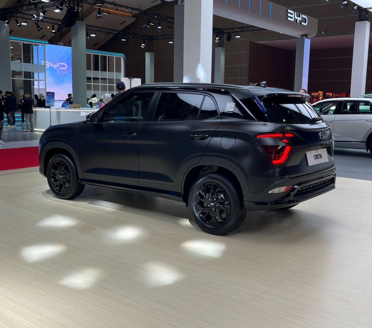 Hyundai Creta dilengkapi dengan berbagai fitur Advanced Driving Assistance System (ADAS) seperti Forward Collision-avoidance Assist (FCA), Lane Keeping Assist (LKA), Lane Following Assist (LFA), Hill-Start Assist Control (HAC), Blind-spot Collision-avoida