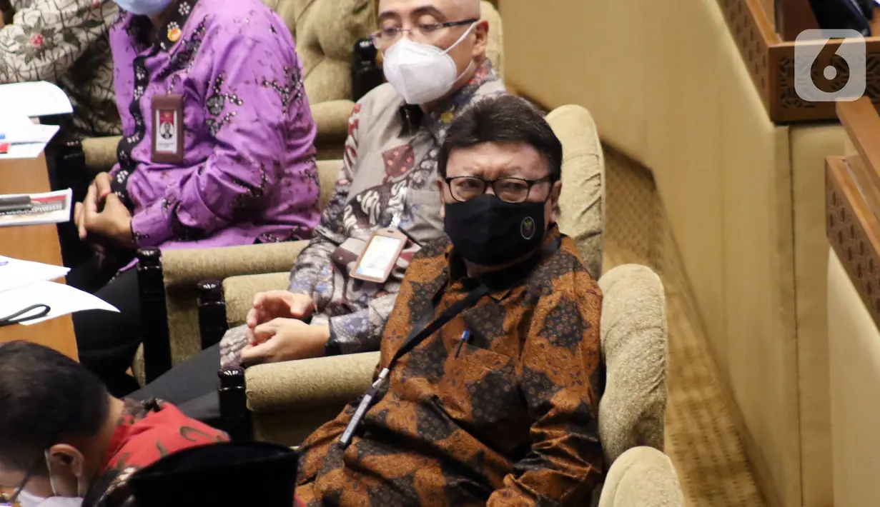 Menteri Pendayagunaan Aparatur Negara dan Reformasi Birokrasi Tjahjo Kumolo mengikuti rapat dengar pendapat dengan Komisi II DPR di Kompleks Parlemen, Jakarta, Kamis (7/4/2022). Rapat membahas evaluasi pelaksanaan program dan anggaran tahun 2021. (Liputan6.com/Angga Yuniar)