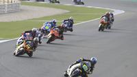 Pembalap SKY Racing Team VR46, Celestino Vietti, berhasil menjuarai balapan Moto2 Qatar 2022 yang digelar di Sirkuit Losail, Minggu (6/3/2022) malam WIB. (AP Photo/Hussein Sayed)