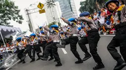 Polantas merayakan HUT ke-61 di ajang Car Free Day di Jalan Jenderal Sudirman-MH Thamrin, Jakarta, Minggu (18/9). Kehadiran Polisi Cilik membuat acara semakin seru dan menarik. (Liputan6.com/Faizal Fanani)