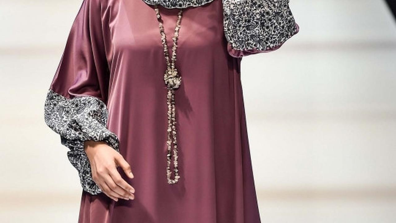 Keanggunan model berhijab di Islamic Fashion Festival