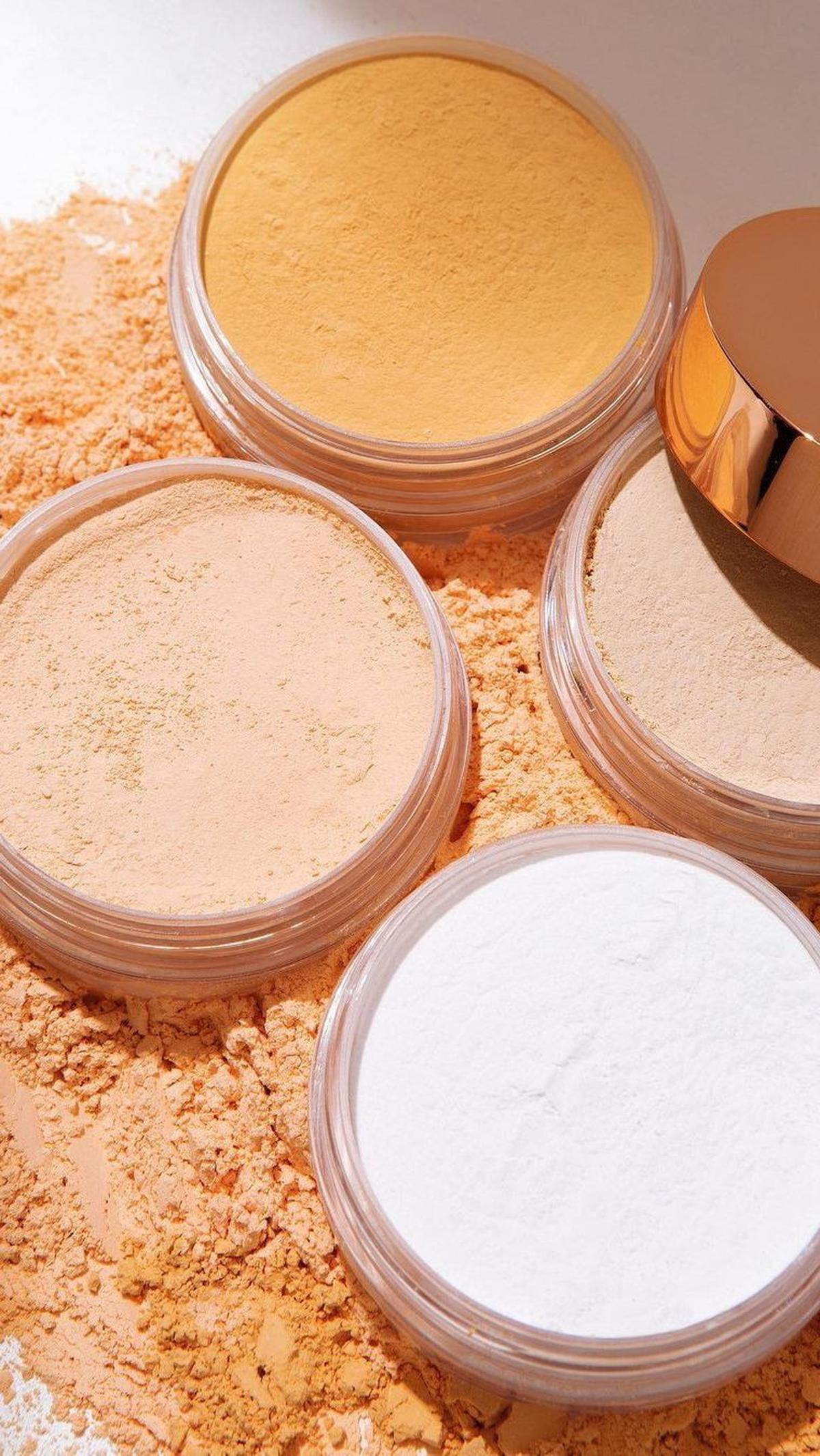 3. Pertimbangkan Warna Bedak Tabur<br>
